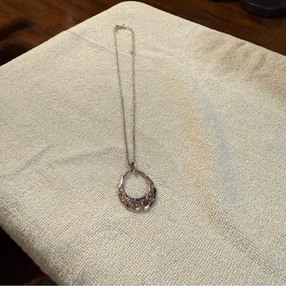 Avon Silvertone Pendant Necklace adjustable length - Picture 3 of 5